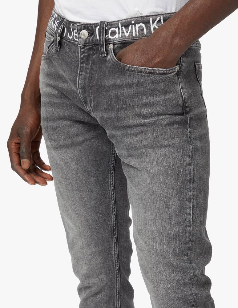 Calvin Klein Jeans Jeans slim tapered logo belt - grigio - immagine 4 Calvin Klein Jeans Jeans slim tapered logo belt - grigio - immagine 4