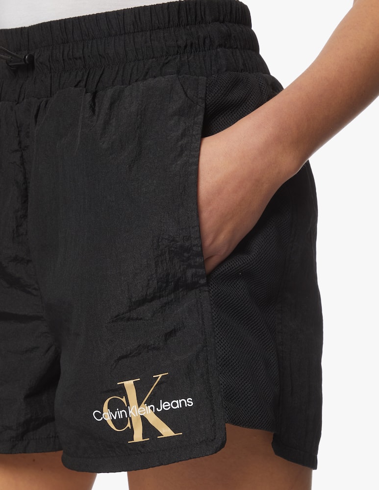 Calvin Klein Jeans Pantaloncini in tessuto stropicciato - nero - immagine 4 Calvin Klein Jeans Pantaloncini in tessuto stropicciato - nero - immagine 4