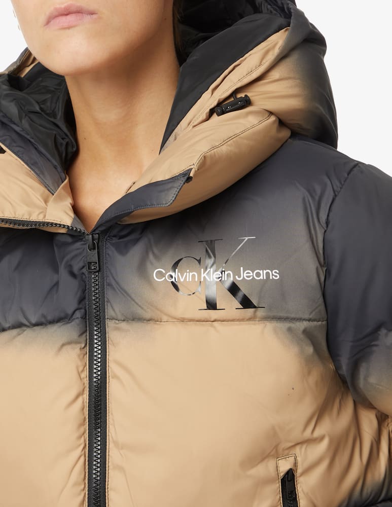 Calvin Klein Jeans Gradient crop down jacket - Black - picture 4 Calvin Klein Jeans Gradient crop down jacket - Black - picture 4