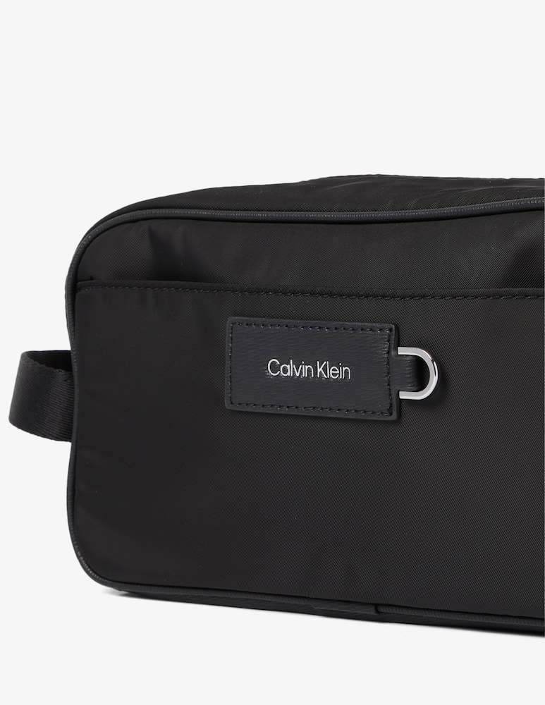 rinascente Calvin Klein Ck elevated washbag 