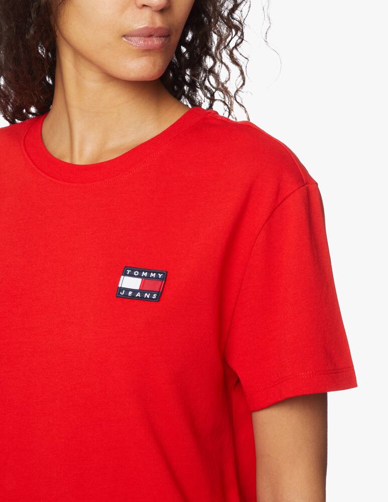 Tommy Jeans T-shirt with badge logo - picture 5 Tommy Jeans T-shirt with badge logo - picture 5