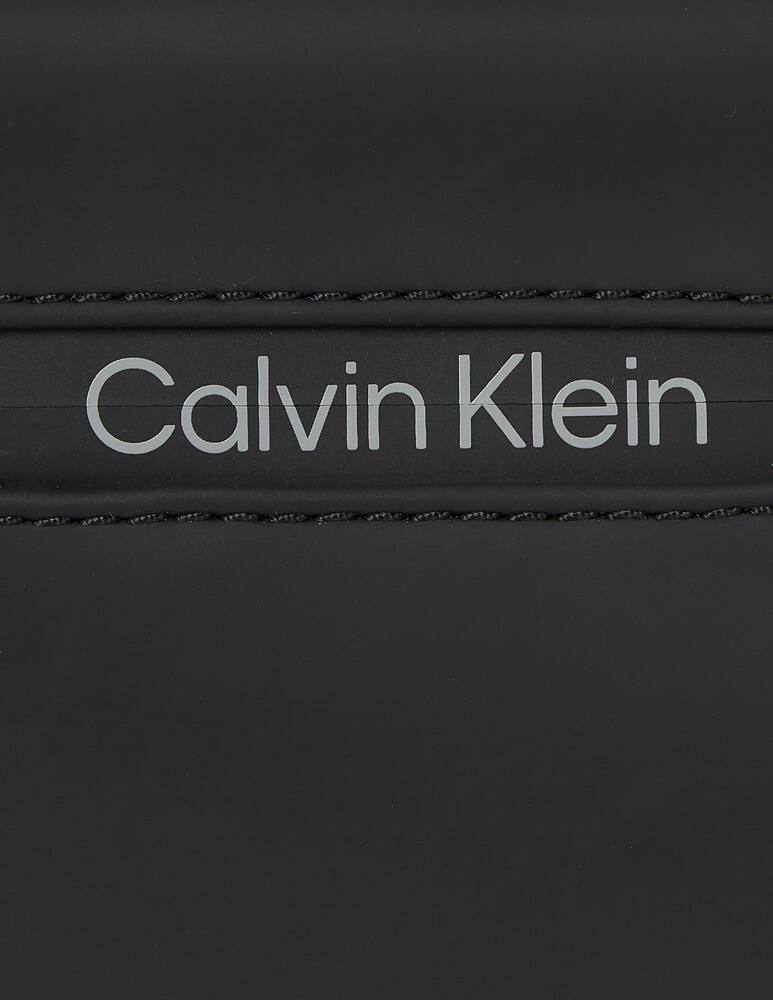 rinascente Calvin Klein Borsello rubberized conv flat