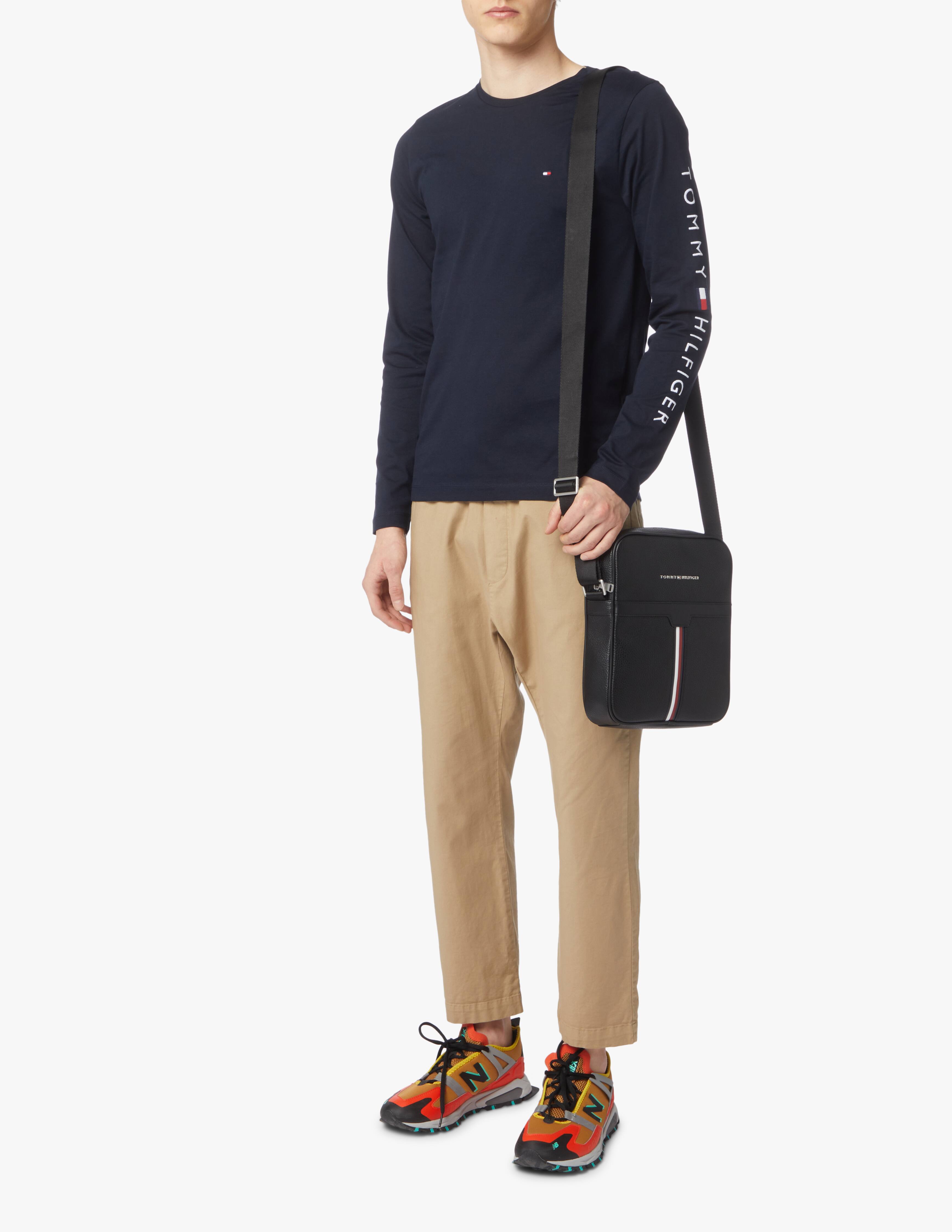 Shop Tommy Hilfiger Reporter bag downtown - black on Rinascente