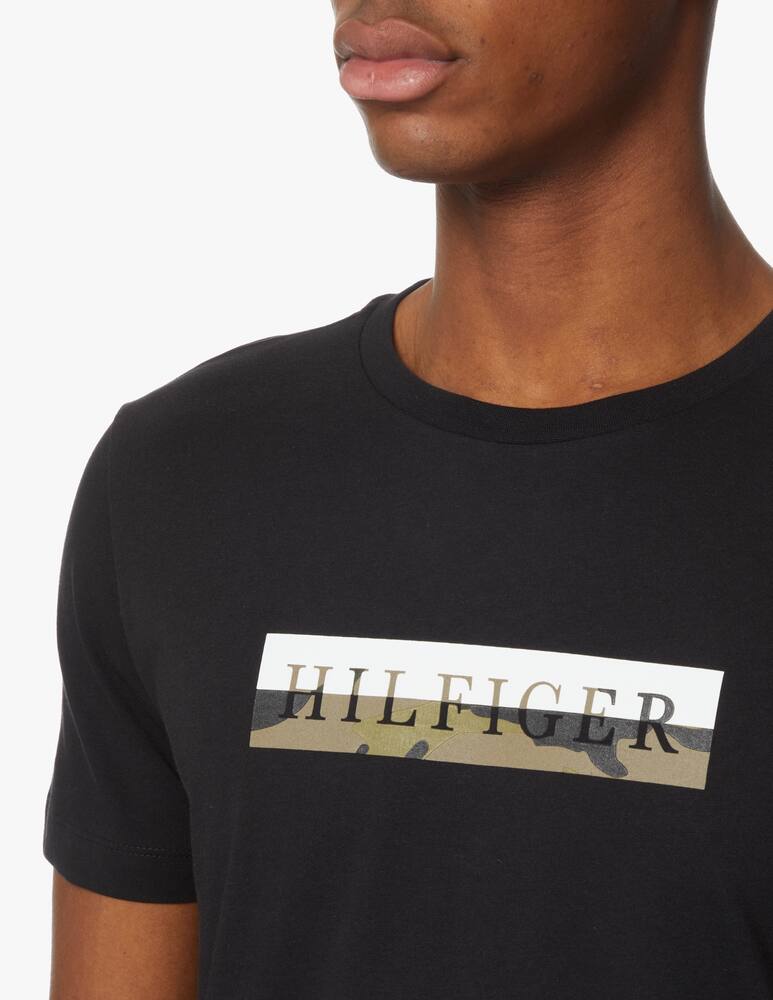 rinascente Tommy Hilfiger T-shirt camo lettering - black