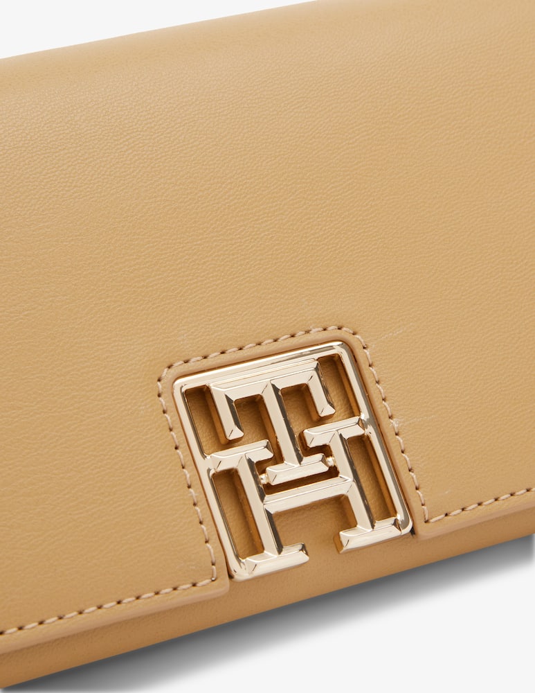 Tommy Hilfiger Borsa a spalla grande Th reset con catena - immagine 3 Tommy Hilfiger Borsa a spalla grande Th reset con catena - immagine 3