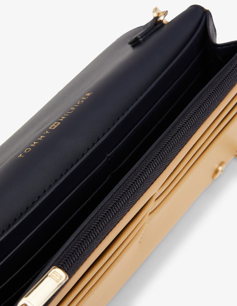 Tommy Hilfiger Borsa a spalla grande Th reset con catena - immagine 4 Tommy Hilfiger Borsa a spalla grande Th reset con catena - immagine 4