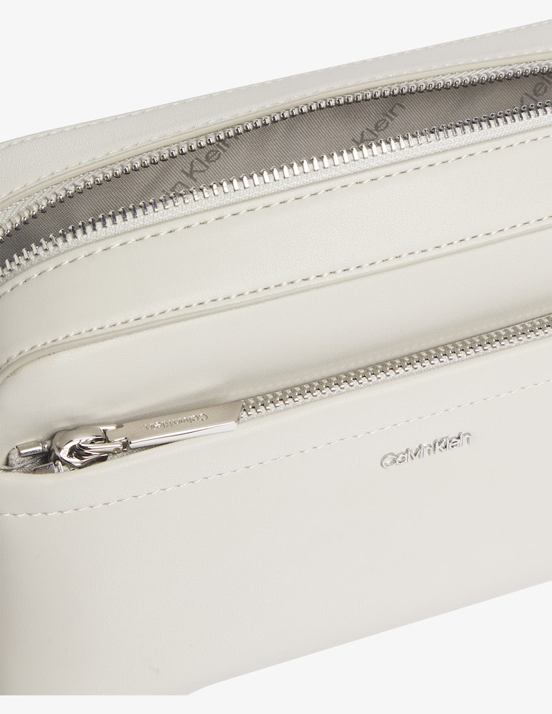 Calvin Klein Borsa a tracolla CK Must Convertible - immagine 4 Calvin Klein Borsa a tracolla CK Must Convertible - immagine 4