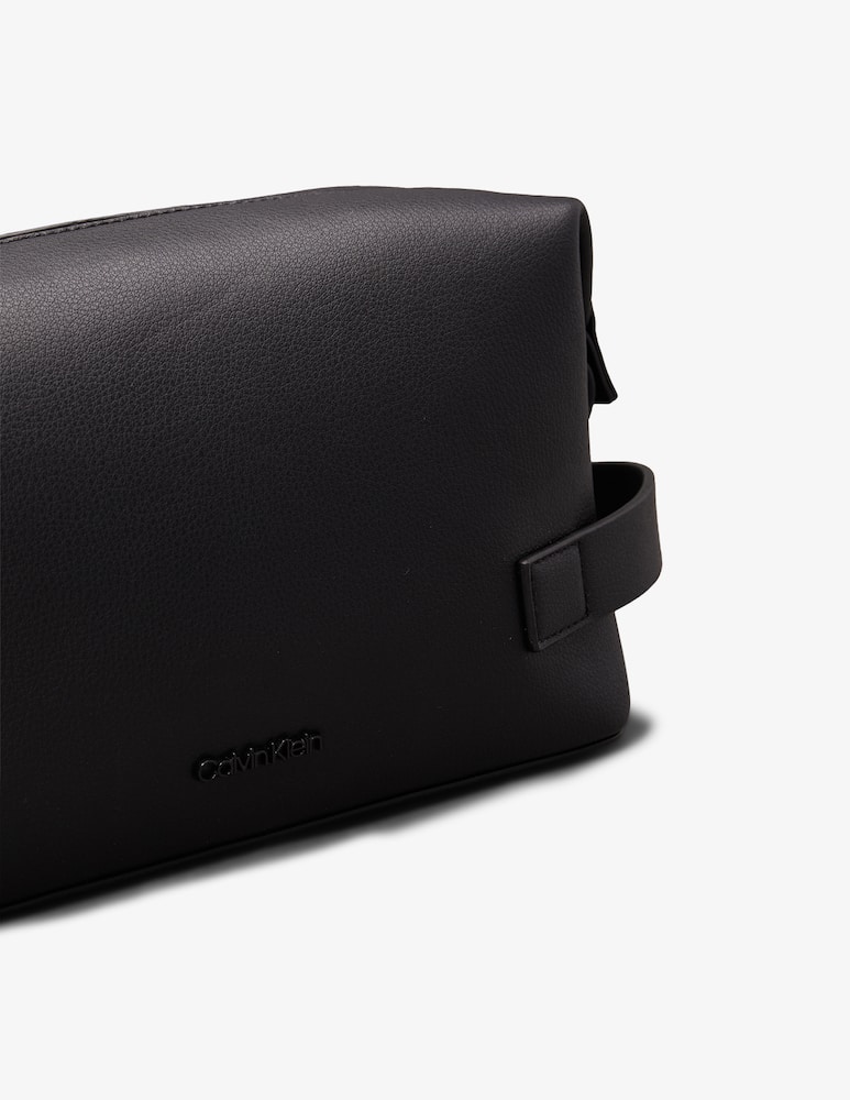 Calvin Klein Minimal focus washbag - immagine 3 Calvin Klein Minimal focus washbag - immagine 3
