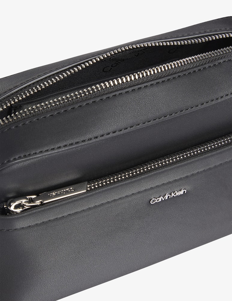 Calvin Klein Borsa a tracolla CK Must Convertible - immagine 4 Calvin Klein Borsa a tracolla CK Must Convertible - immagine 4