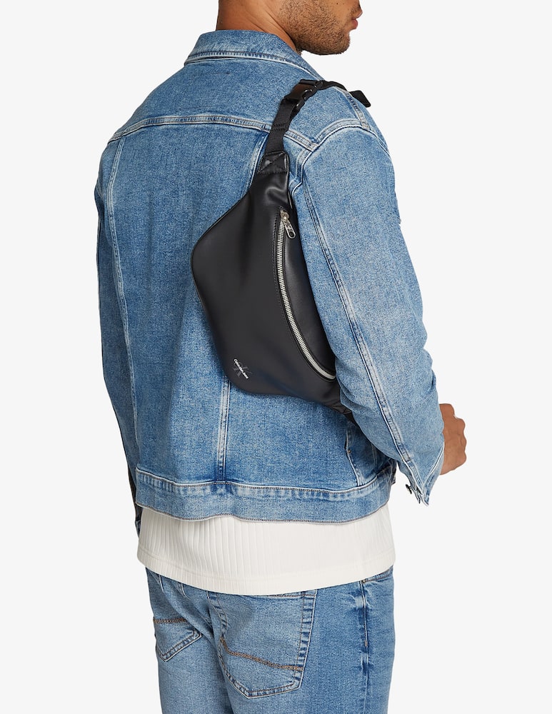 Calvin Klein Jeans Monogram soft washbag - immagine 2 Calvin Klein Jeans Monogram soft washbag - immagine 2
