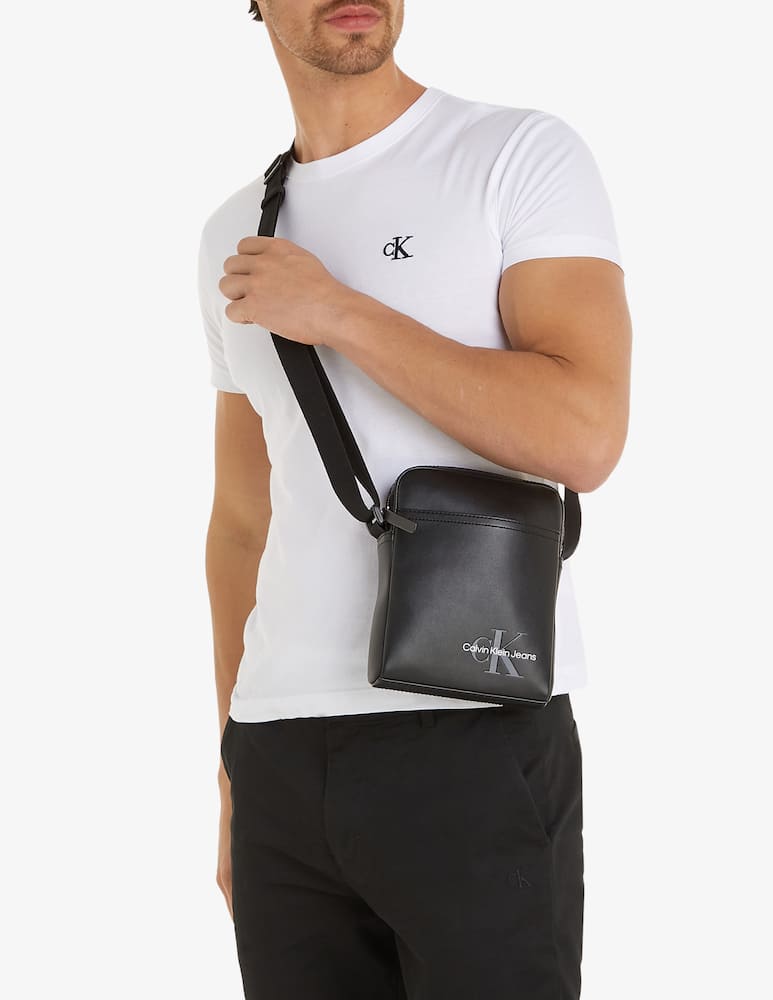 Calvin Klein Jeans Tracolla monogram soft reporter - immagine 2 Calvin Klein Jeans Tracolla monogram soft reporter - immagine 2