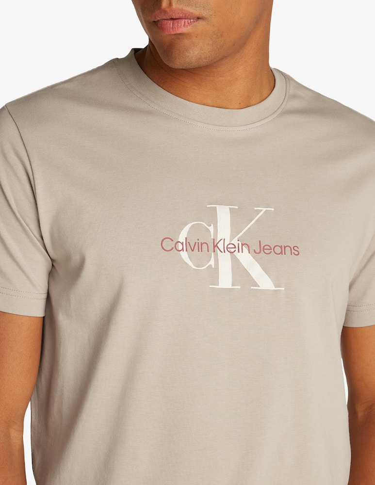 Calvin Klein Jeans Maglietta big logo distressed - immagine 3 Calvin Klein Jeans Maglietta big logo distressed - immagine 3