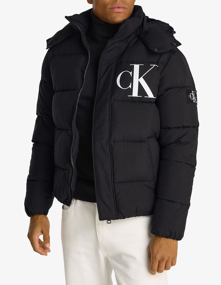 Calvin Klein Jeans Giacca puffer con cappuccio e logo laterale - immagine 1 Calvin Klein Jeans Giacca puffer con cappuccio e logo laterale - immagine 1