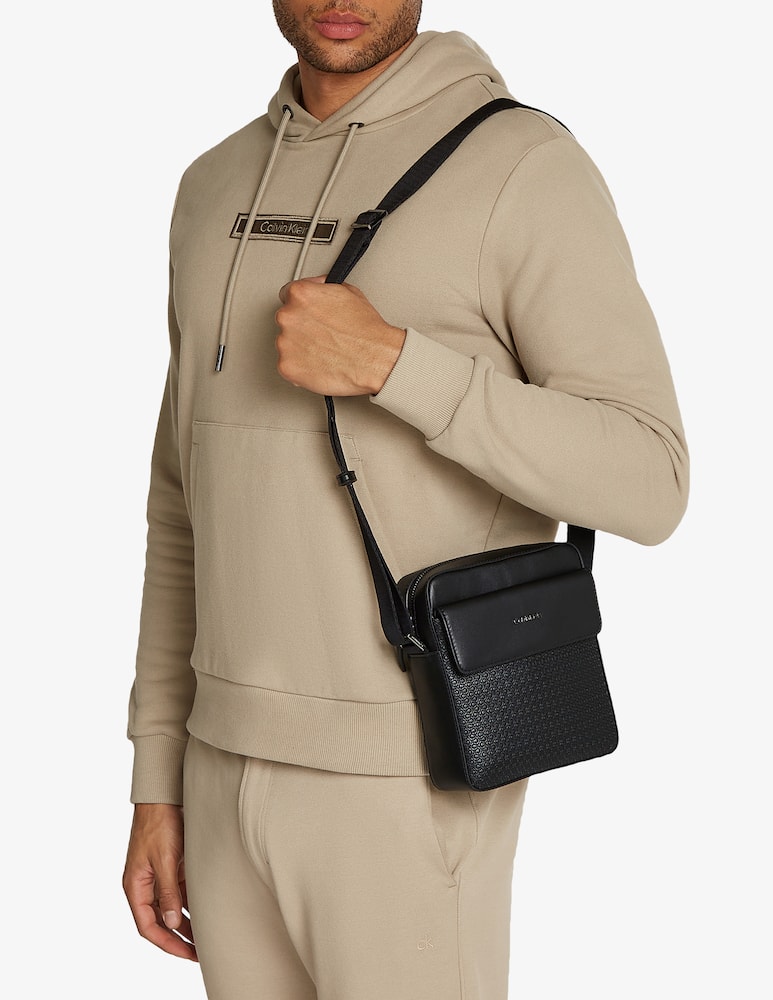 Calvin Klein Vertical lines reporter - picture 2 Calvin Klein Vertical lines reporter - picture 2