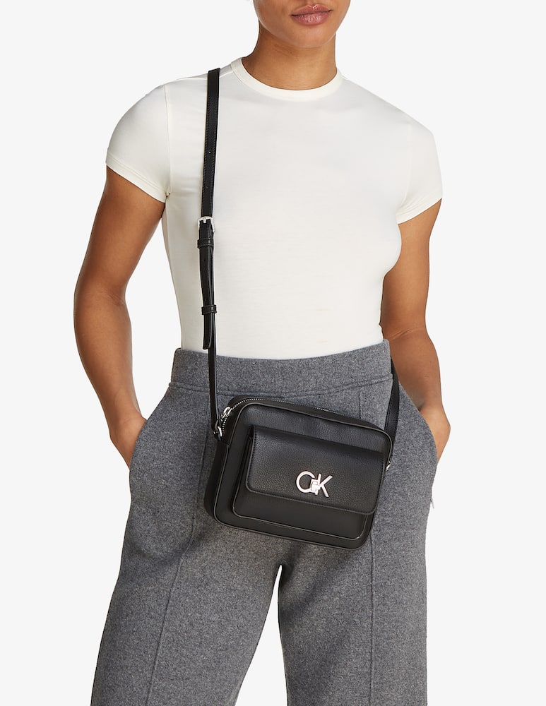 Calvin Klein Borsa a tracolla Re-Lock - immagine 2 Calvin Klein Borsa a tracolla Re-Lock - immagine 2