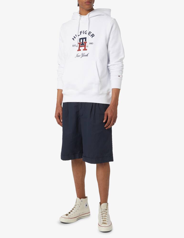 Tommy Hilfiger Curved monogram hoodie - picture 2 Tommy Hilfiger Curved monogram hoodie - picture 2