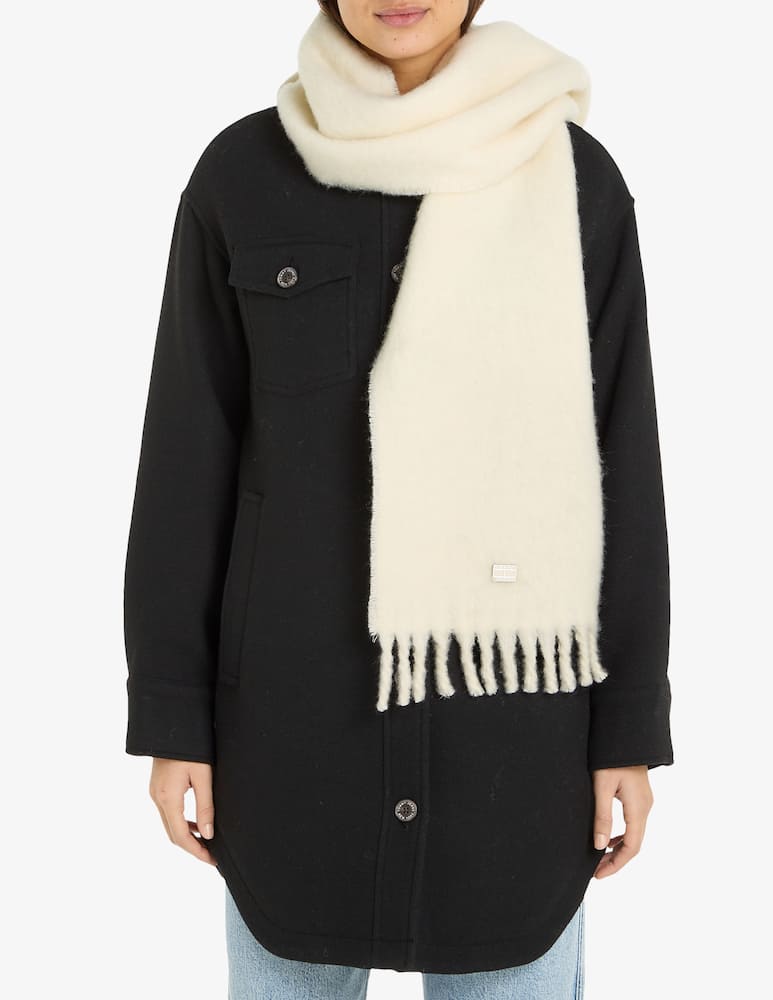Tommy Jeans TJW cosy knit scarf - picture 2 Tommy Jeans TJW cosy knit scarf - picture 2