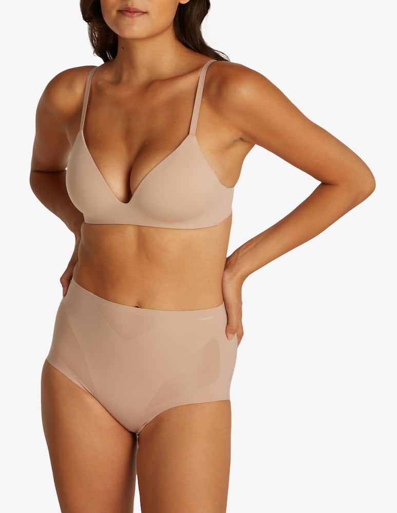 Calvin Klein Seamless sculpted brief - picture 2 Calvin Klein Seamless sculpted brief - picture 2