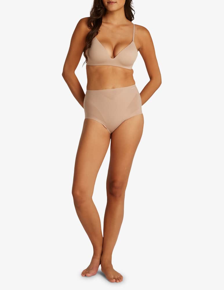 Calvin Klein Seamless sculpted brief - picture 4 Calvin Klein Seamless sculpted brief - picture 4