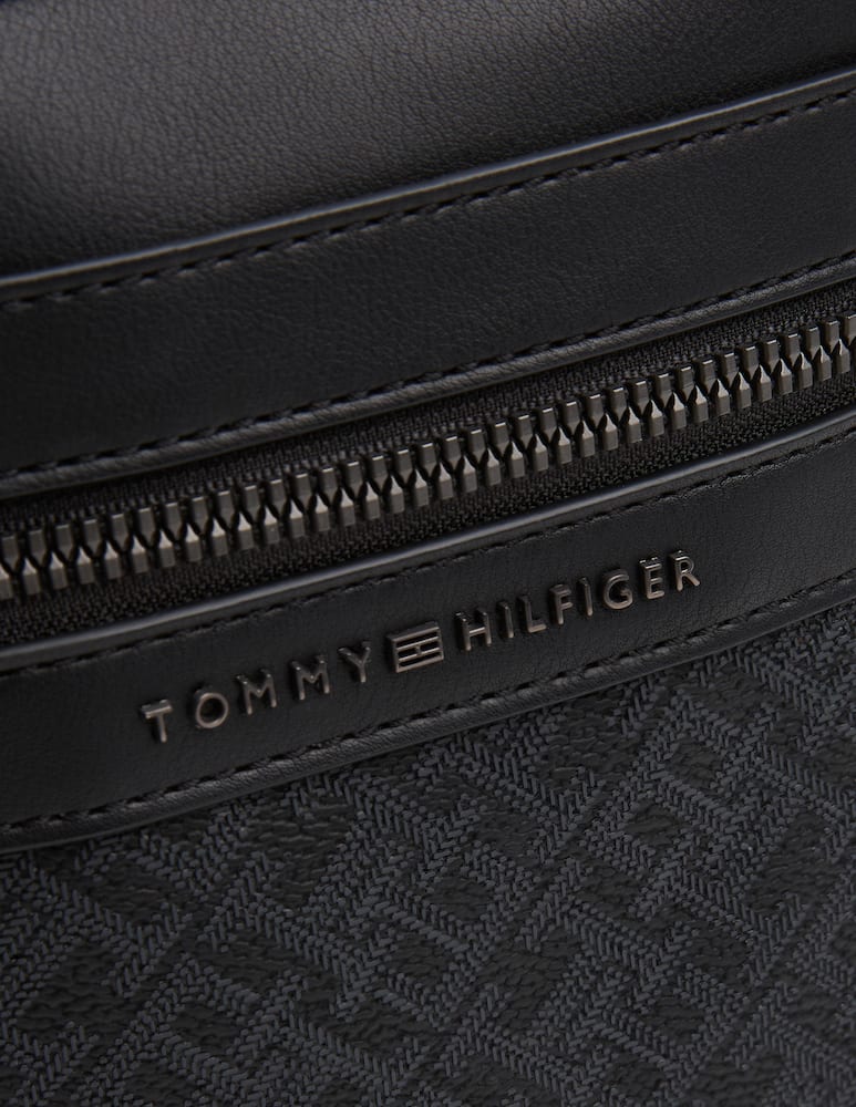 Tommy Hilfiger Borsa mini reporter Monogram - immagine 5 Tommy Hilfiger Borsa mini reporter Monogram - immagine 5