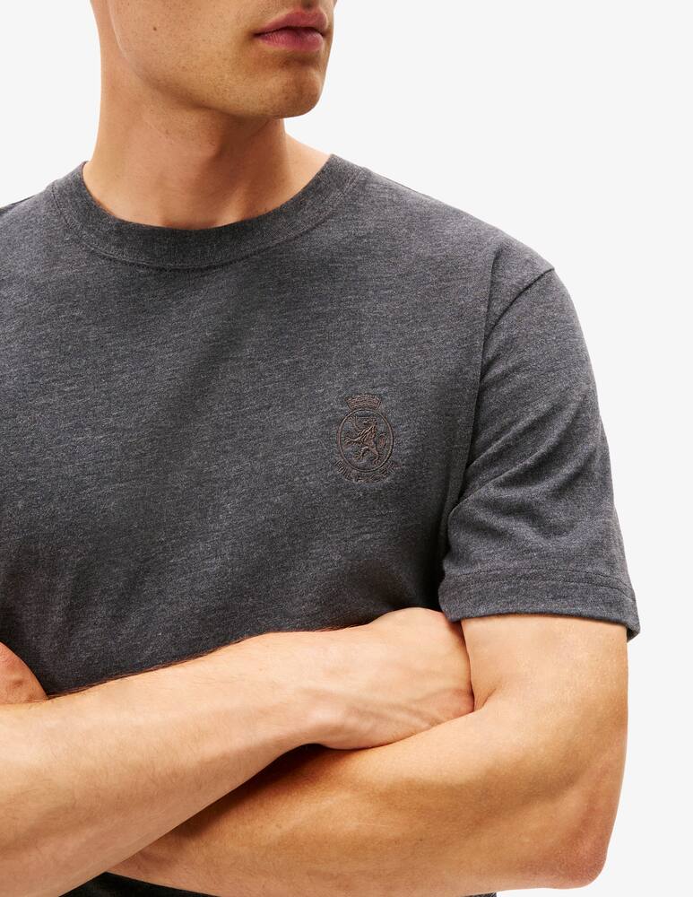 Tommy Hilfiger Crest detail t-shirt - picture 4 Tommy Hilfiger Crest detail t-shirt - picture 4
