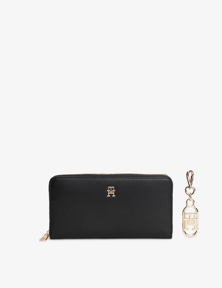 Tommy Hilfiger Portafoglio zip con charm - immagine 1 Tommy Hilfiger Portafoglio zip con charm - immagine 1