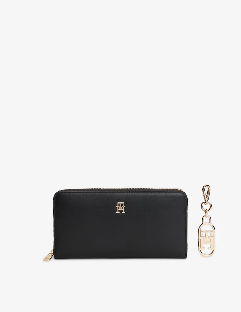rinascente Tommy Hilfiger Ziparound wallet with charm