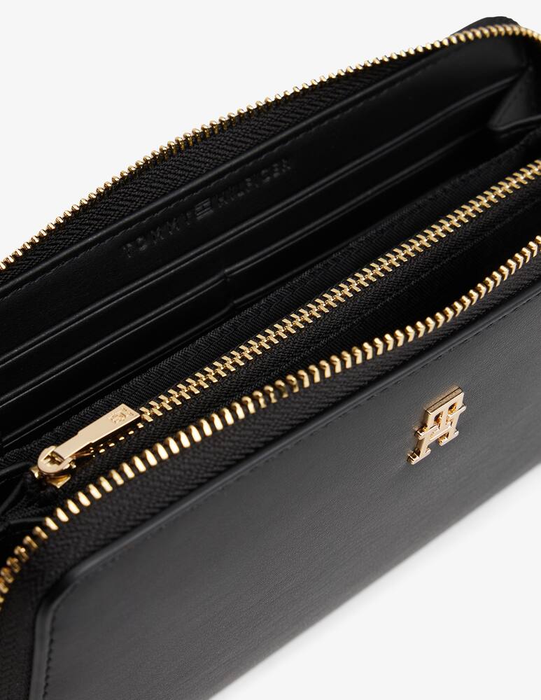 rinascente Tommy Hilfiger Ziparound wallet with charm