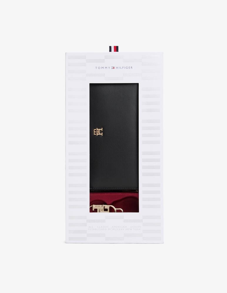 rinascente Tommy Hilfiger Ziparound wallet with charm