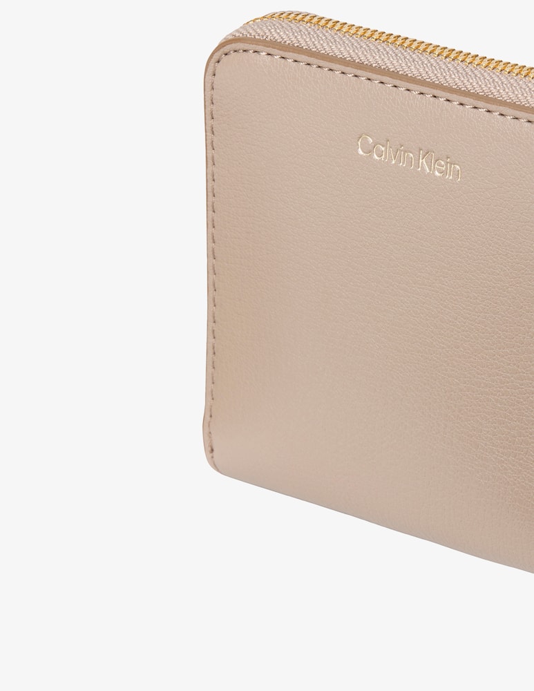 Calvin Klein Zip-around wallet with Foil logo - picture 4 Calvin Klein Zip-around wallet with Foil logo - picture 4