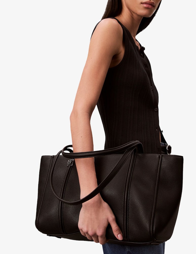 Calvin Klein Emblem pebble tote bag - picture 2 Calvin Klein Emblem pebble tote bag - picture 2
