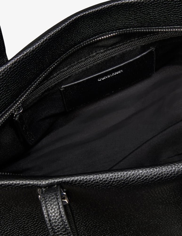 Calvin Klein Emblem pebble tote bag - picture 4 Calvin Klein Emblem pebble tote bag - picture 4
