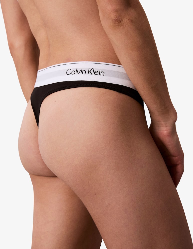 Calvin Klein Logo thong - picture 3 Calvin Klein Logo thong - picture 3
