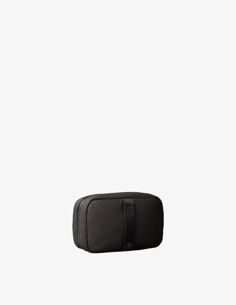 Calvin Klein Puffer utility washbag - picture 2 Calvin Klein Puffer utility washbag - picture 2