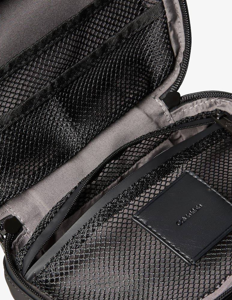 Calvin Klein Puffer utility washbag - picture 3 Calvin Klein Puffer utility washbag - picture 3