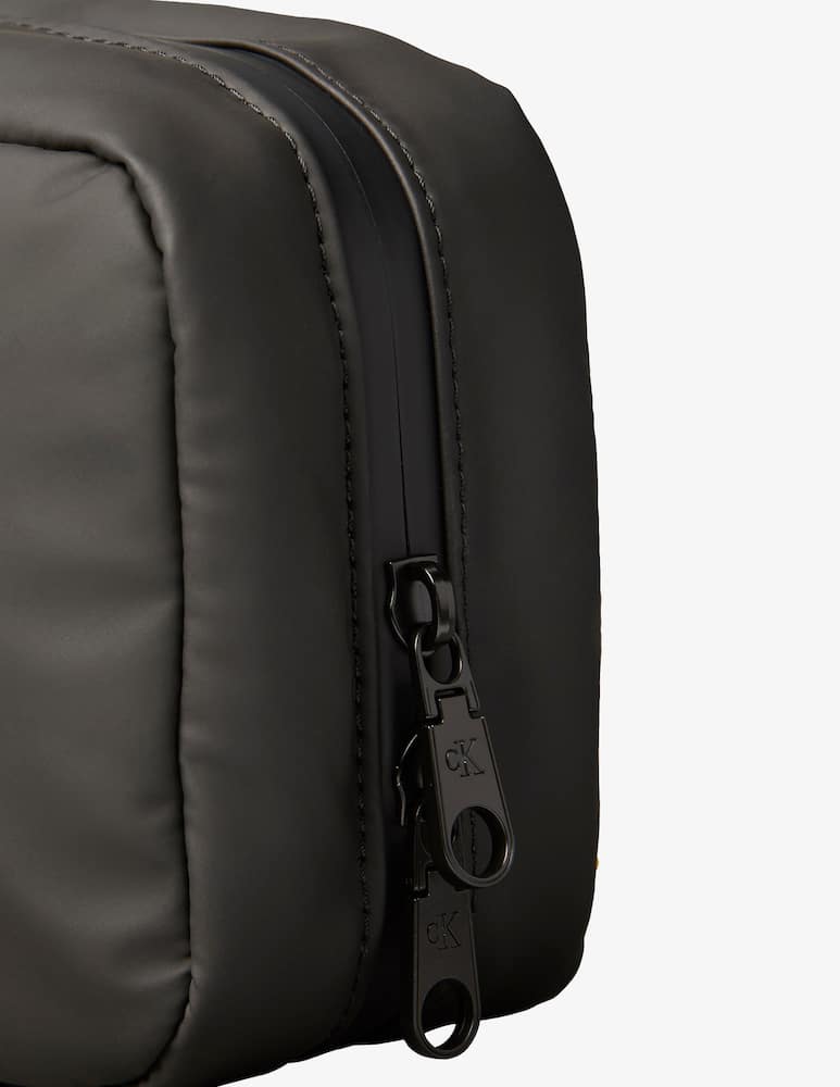 Calvin Klein Puffer utility washbag - picture 4 Calvin Klein Puffer utility washbag - picture 4