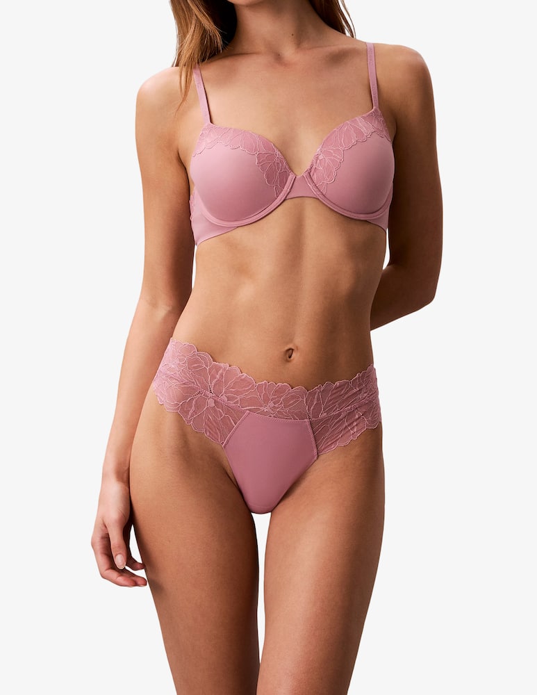 Calvin Klein Lace detail thong - picture 5 Calvin Klein Lace detail thong - picture 5