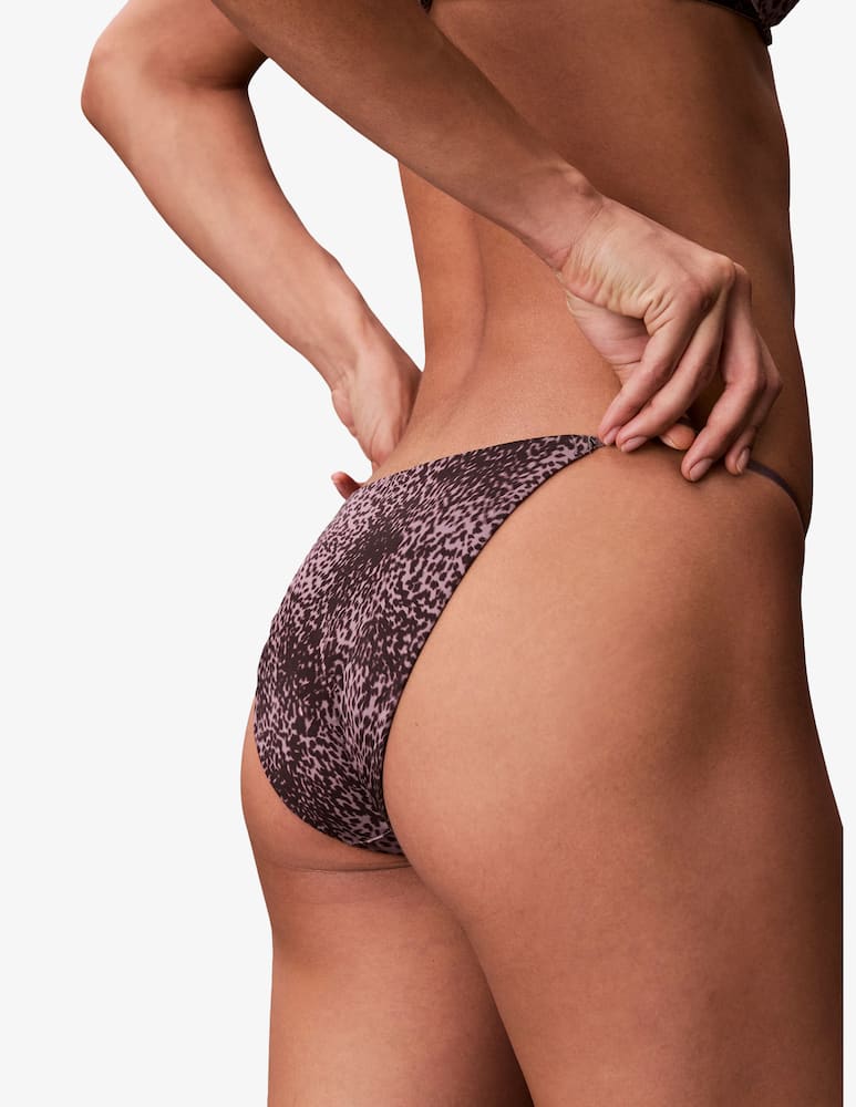 Calvin Klein Printed tanga briefs - picture 4 Calvin Klein Printed tanga briefs - picture 4