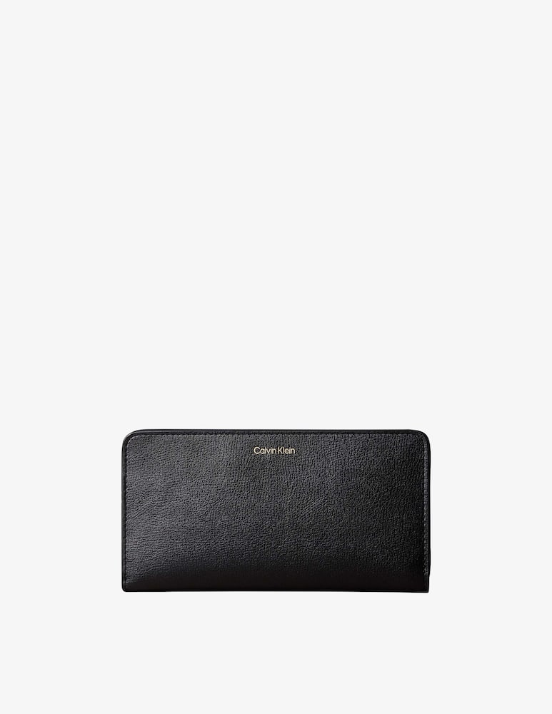 Calvin Klein Logo passport longfold wallet - picture 1 Calvin Klein Logo passport longfold wallet - picture 1