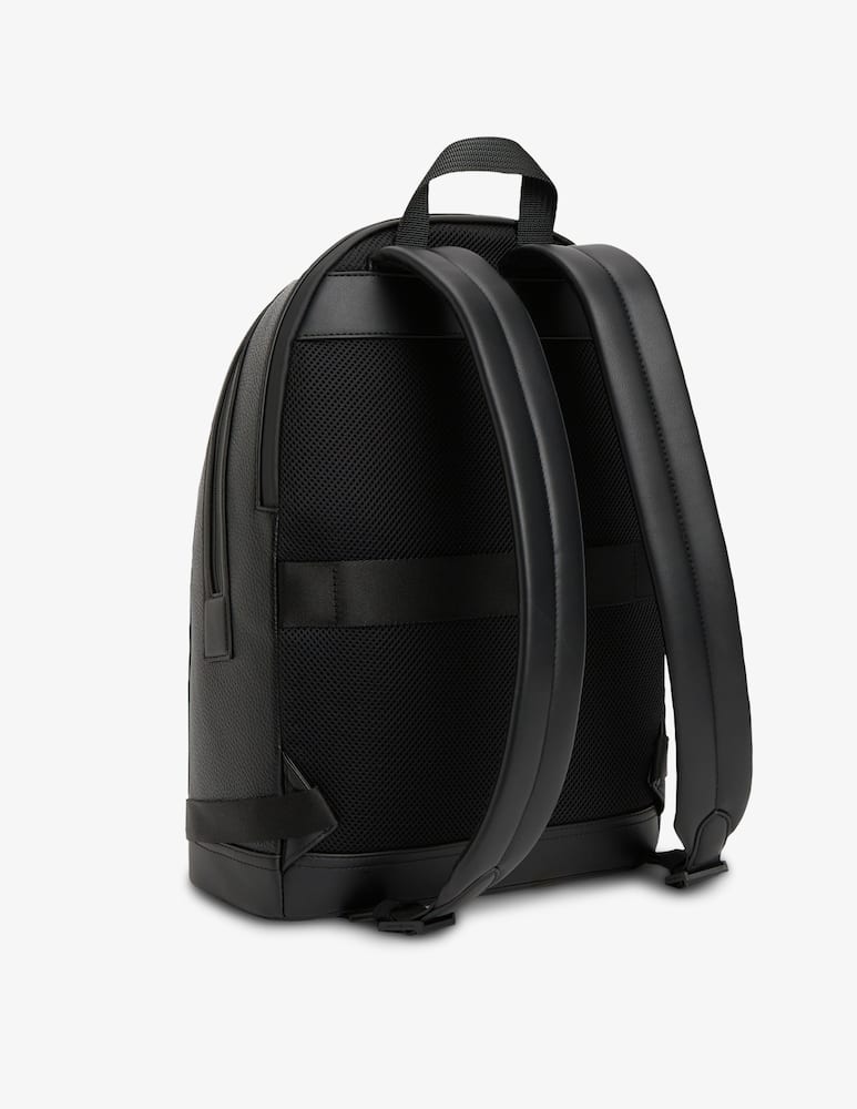 Tommy Hilfiger Central faux leather backpack - picture 3 Tommy Hilfiger Central faux leather backpack - picture 3