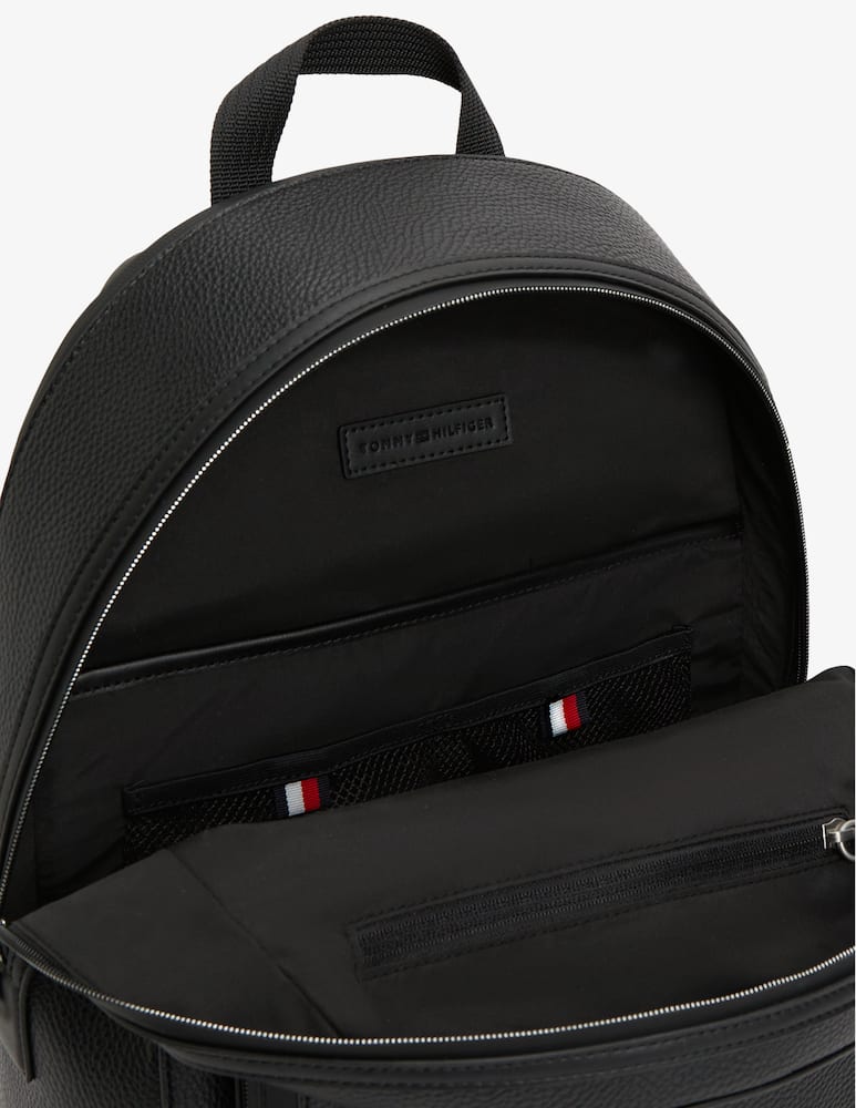 Tommy Hilfiger Central faux leather backpack - picture 5 Tommy Hilfiger Central faux leather backpack - picture 5