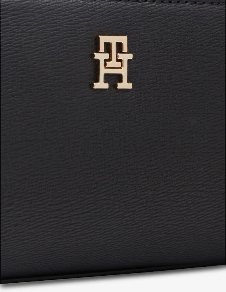 Tommy Hilfiger Grace camera crossbody bag - picture 5 Tommy Hilfiger Grace camera crossbody bag - picture 5