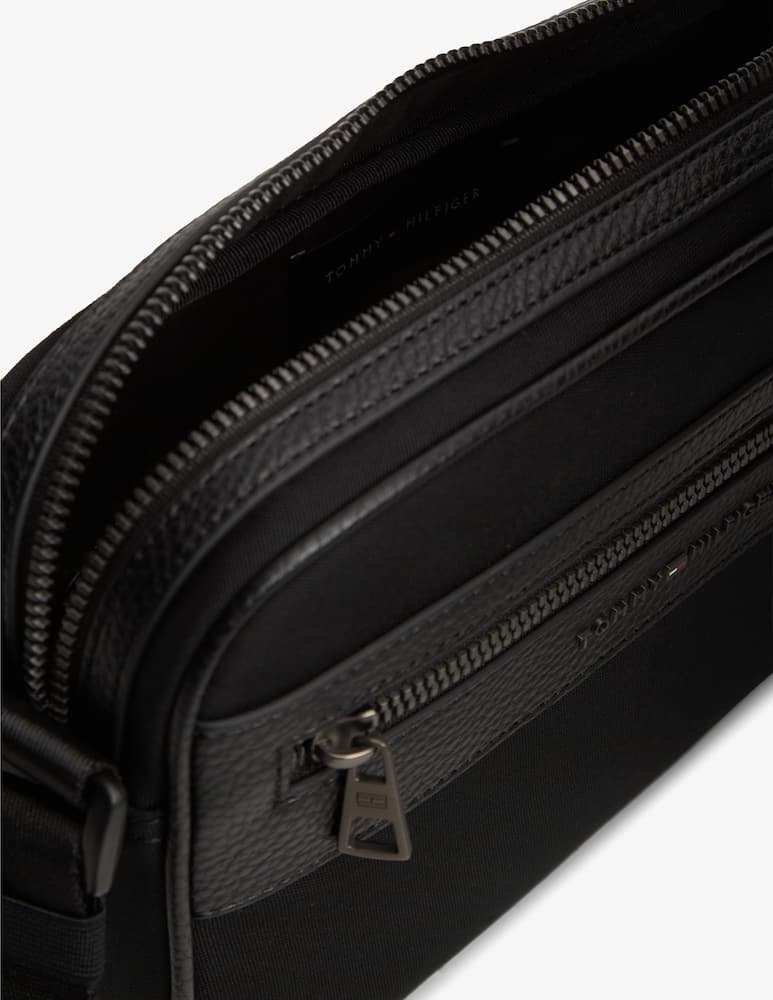 Tommy Hilfiger Repreve reporter shoulder bag - picture 4 Tommy Hilfiger Repreve reporter shoulder bag - picture 4