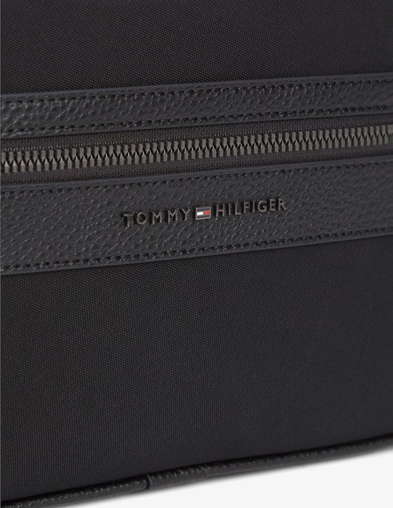 Tommy Hilfiger Repreve reporter shoulder bag - picture 5 Tommy Hilfiger Repreve reporter shoulder bag - picture 5