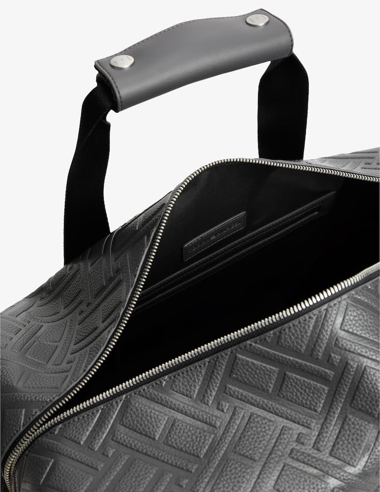 Tommy Hilfiger Monogram duffle bag - picture 5 Tommy Hilfiger Monogram duffle bag - picture 5