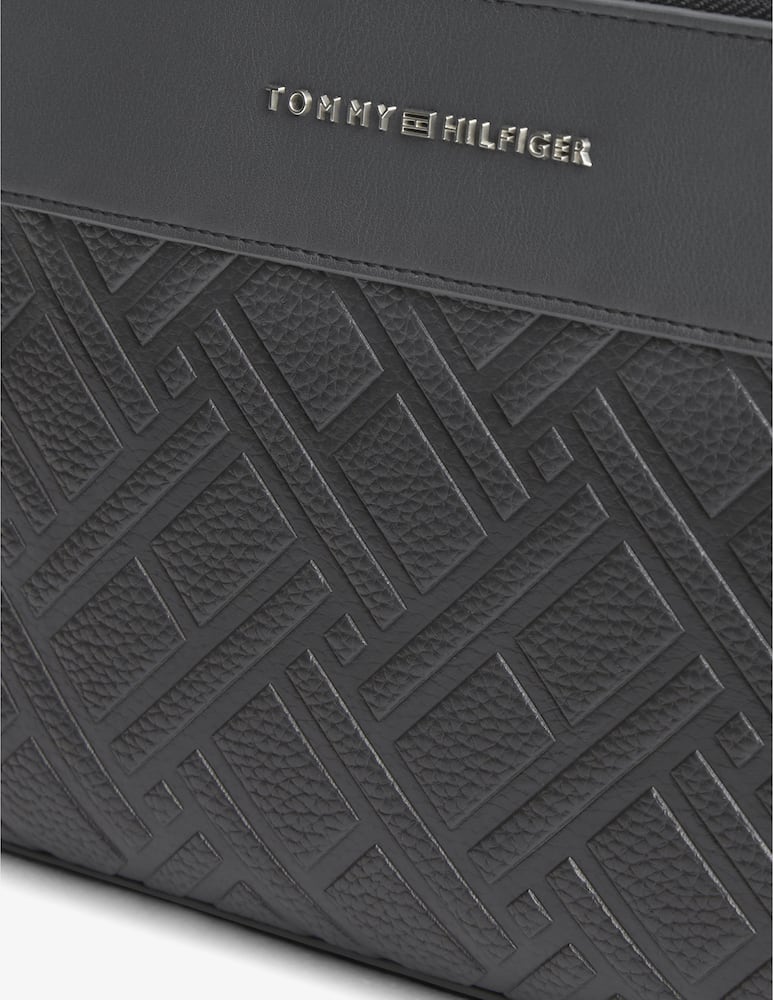 Tommy Hilfiger Flag embossed pouch - picture 3 Tommy Hilfiger Flag embossed pouch - picture 3