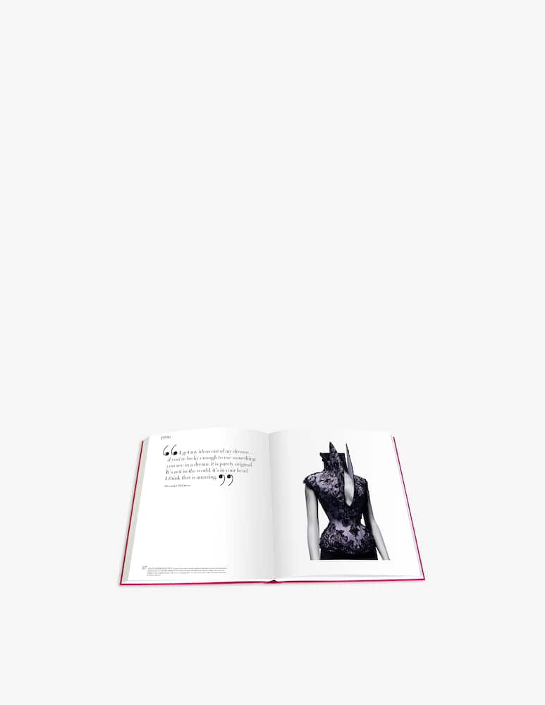 Assouline The Impossible Collection of Fashion Libro - immagine 4 Assouline The Impossible Collection of Fashion Libro - immagine 4